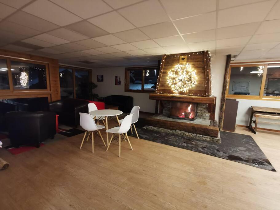 Chalet 4 Pers. Piscine Et Literie Toute Neuve. بوي-سانت-فينسينت المظهر الخارجي الصورة